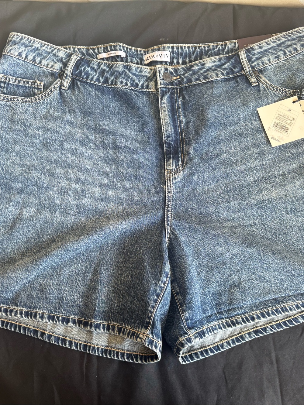 Ava & Viv Plus Size 22 High Rise Relaxed Midi Denim Shorts Acid Wash NWT
